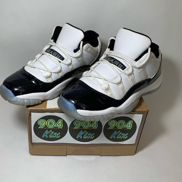 Air Jordan 11 Low, ‘Emerald’ Sz 6Y - Picture 9 of 12